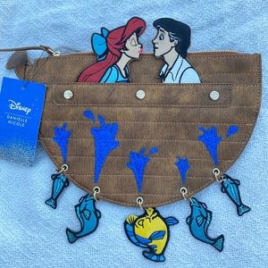 Danielle Nicole Disney Kiss the Girl Crossbody